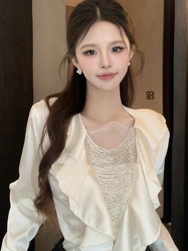 

Элегантная женская атласная рубашка с рукавами-колокол, приталенный крой, дизайн для ранней весны, цвет мокасин, бренд Nicole Rose, модный стиль