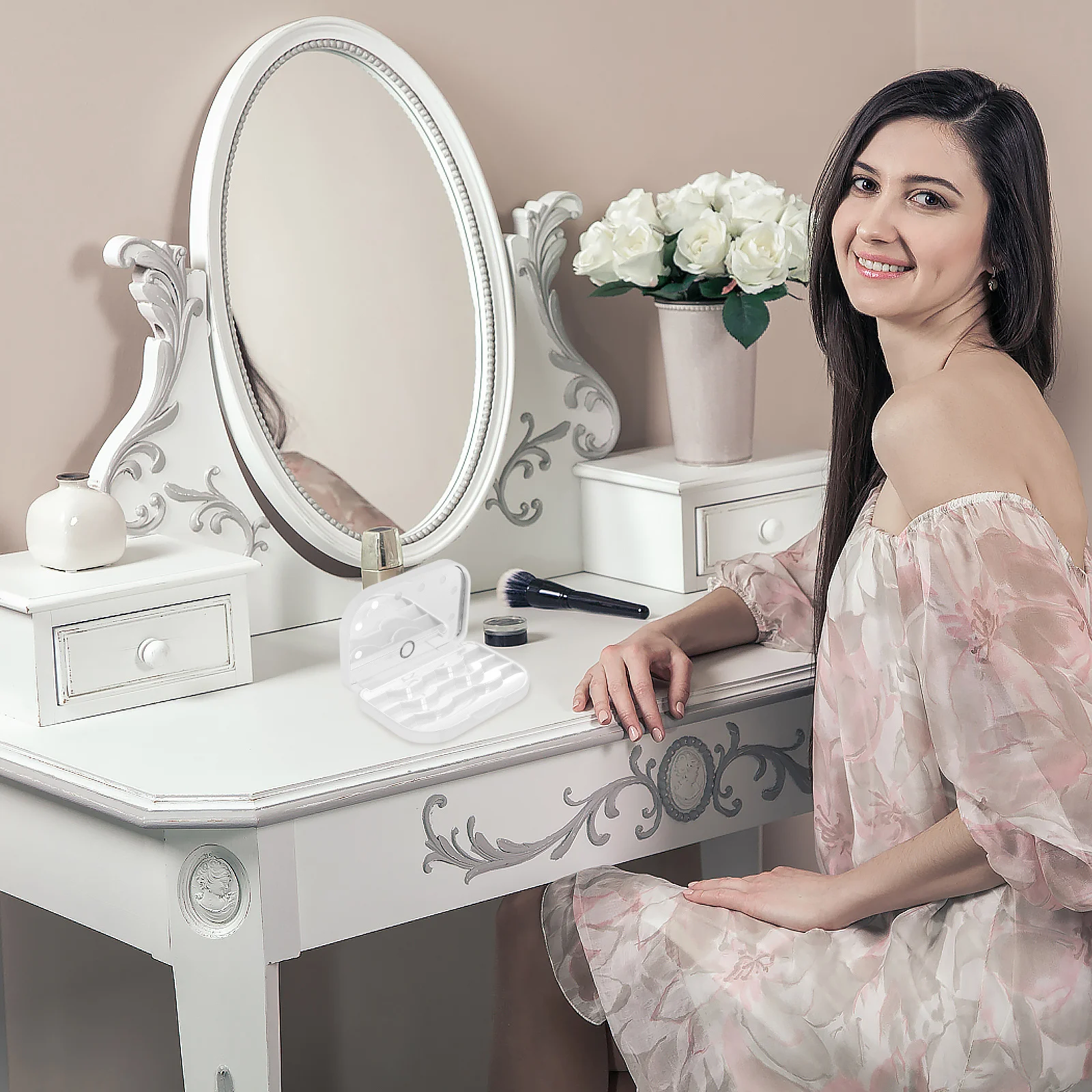 

Mirror Lash Case with LED Illumination Eyelash Packaging Box Portable Design for on-The-Go Touch-Ups and Daily Wear