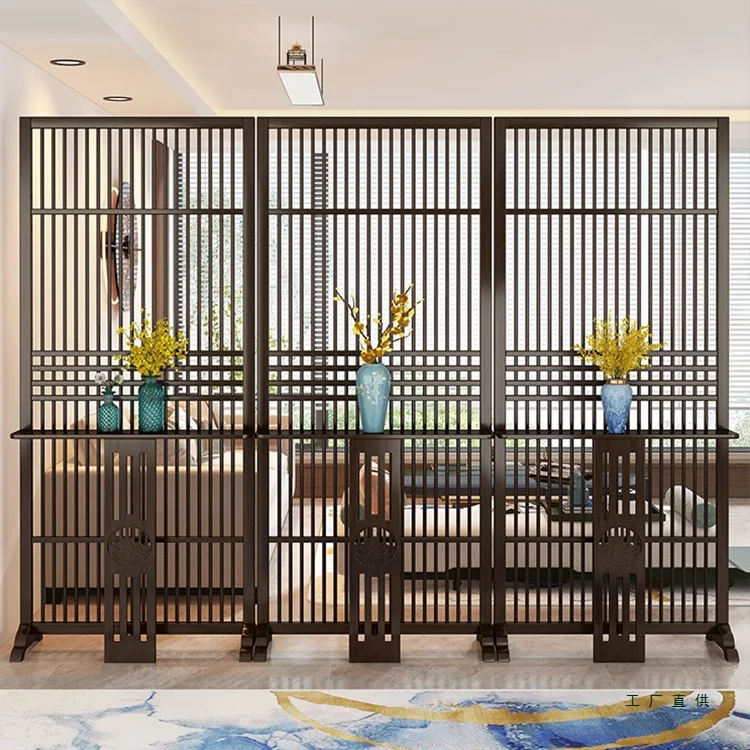entrance screen partition is facing the door,  and the bedroom seat screen bamboo is moved.