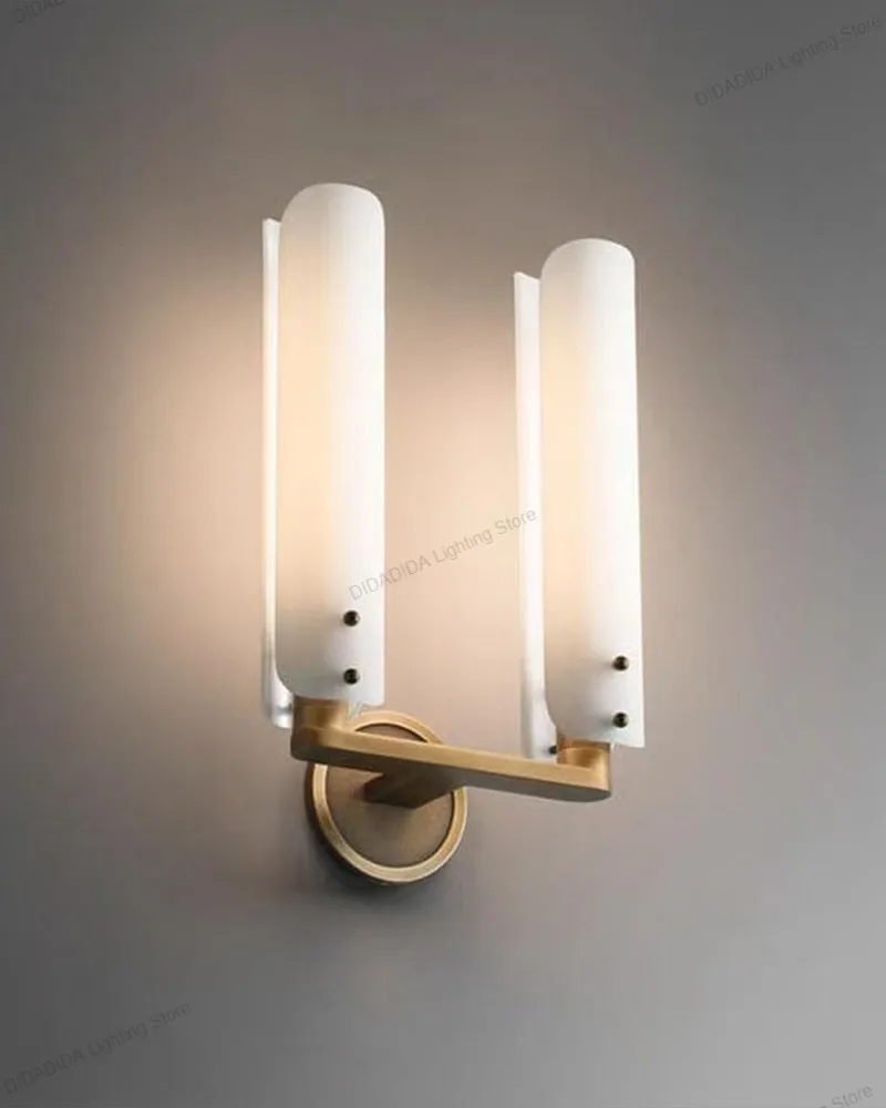 مصباح معلق بتصميم عصري مع مصباح جداري متطابق من النحاس والفضة والأسود وبريق مستطيل قابل للتعتيم