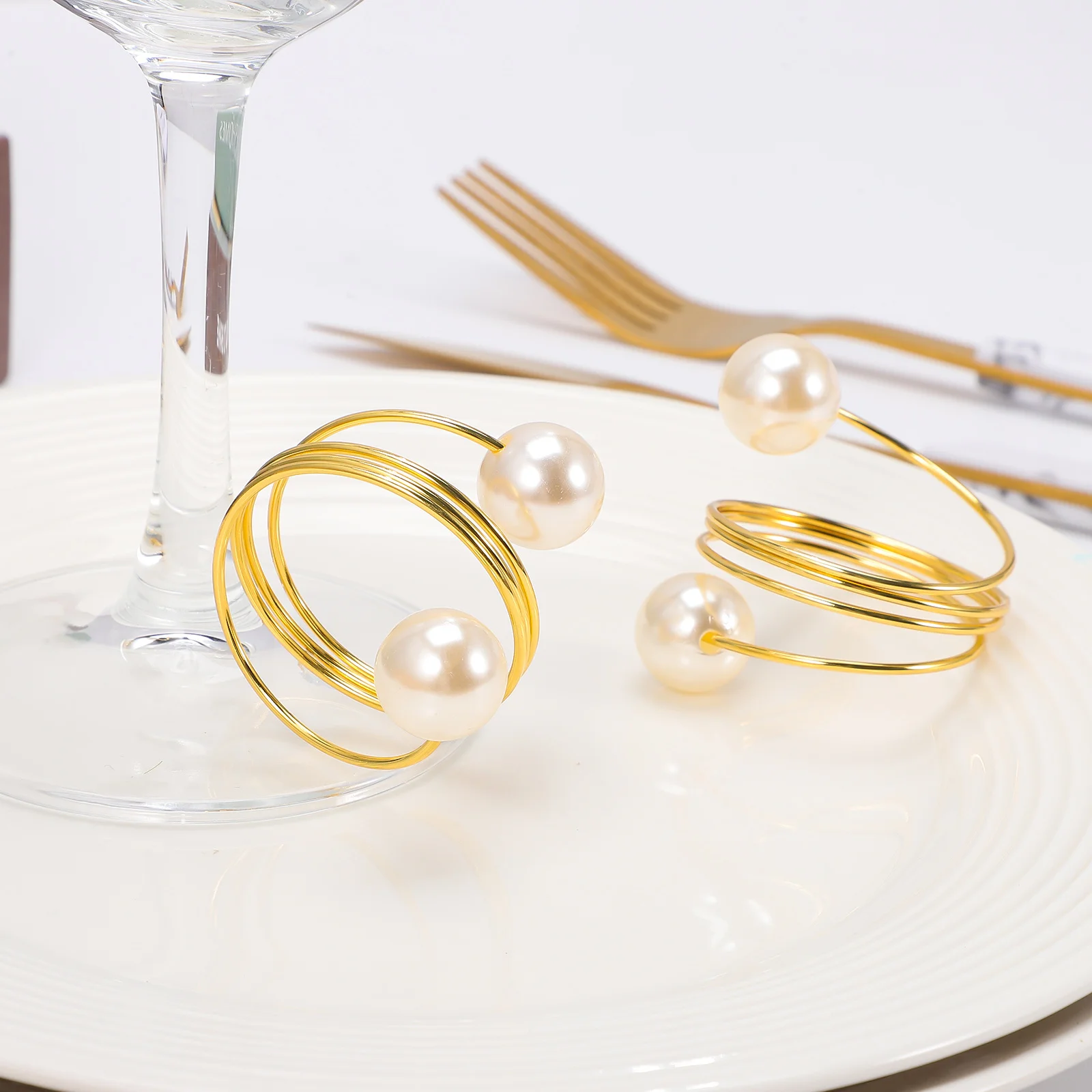 

8Pcs Napkin Rings Decorative Metal Table Setting Accessories Elegant Beaded Design Wedding Dinner Party Decors