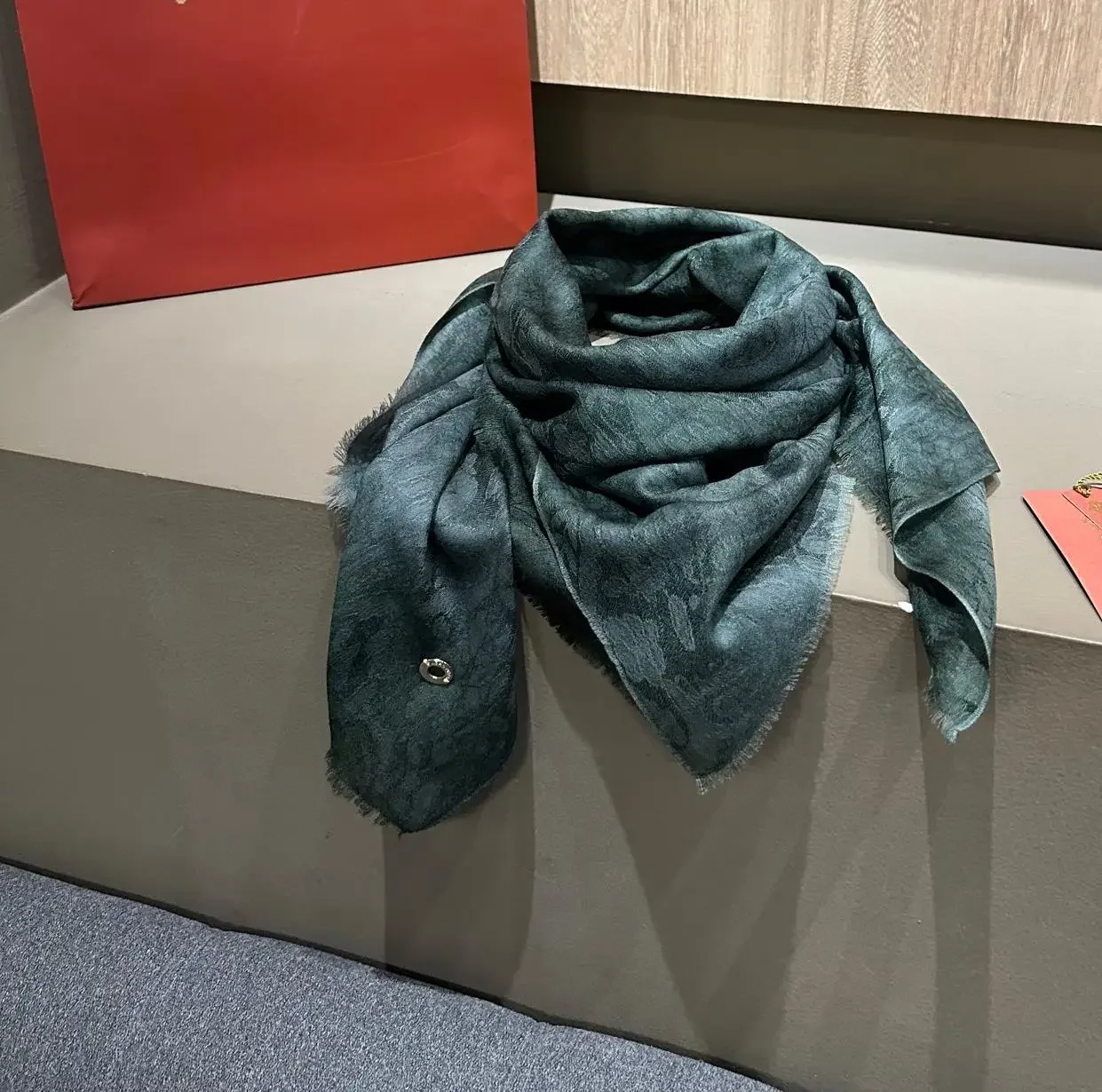 Sciarpe/scialli/capes moda donna Sciarpe/scialli regalo di lusso di fascia alta Sciarpe/scialli Master Craft Art Sciarpe/scialli 95 * 100 Sciarpe di tendenza