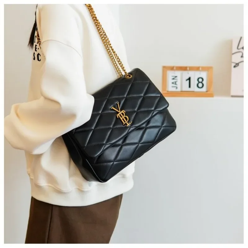unique-textured-minimalist-diaper-bag-crossbody-bag-for-women-fashionable-large-capacity-tote-stylish-elegant-leather