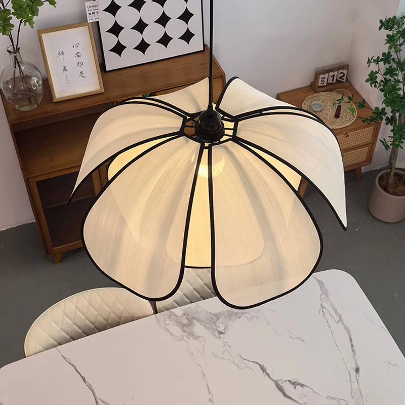 Imagem -03 - Nordic Petal Led Pendant Lights Wabi Sabi Chandelier For Living Room Quarto Cozinha Estilo Creme Lâmpada Minimalista