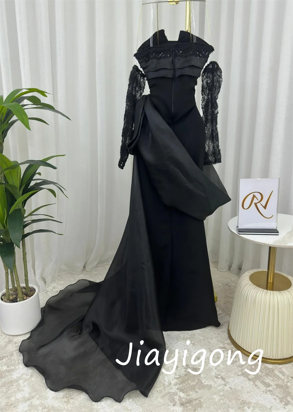 تخصيص الرسمي الرجعية جيرسي الطية مطرزة ألف خط فساتين طويلة حمالة مناسبة مخصصة كلاسيكية مثير