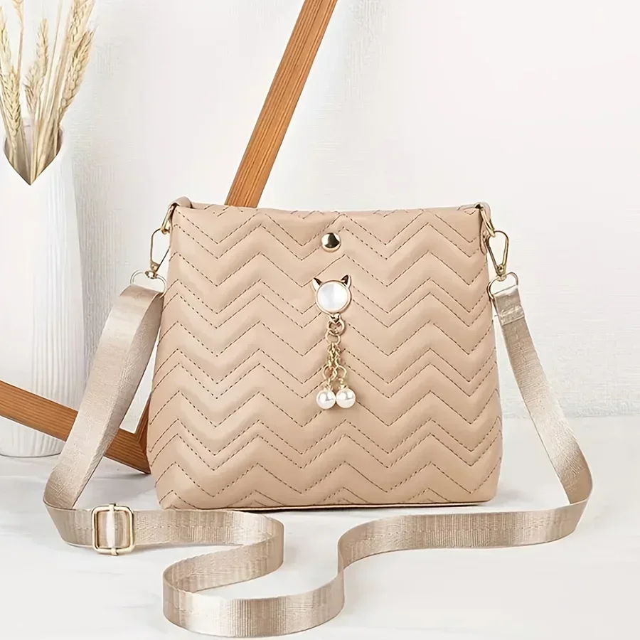

Trendy Wavy Stripe Quilted Shoulder Bag Ladies Crossbody Bag Pearl Pendant Decorated Simple Women's Crossbody Wholesale Bag
