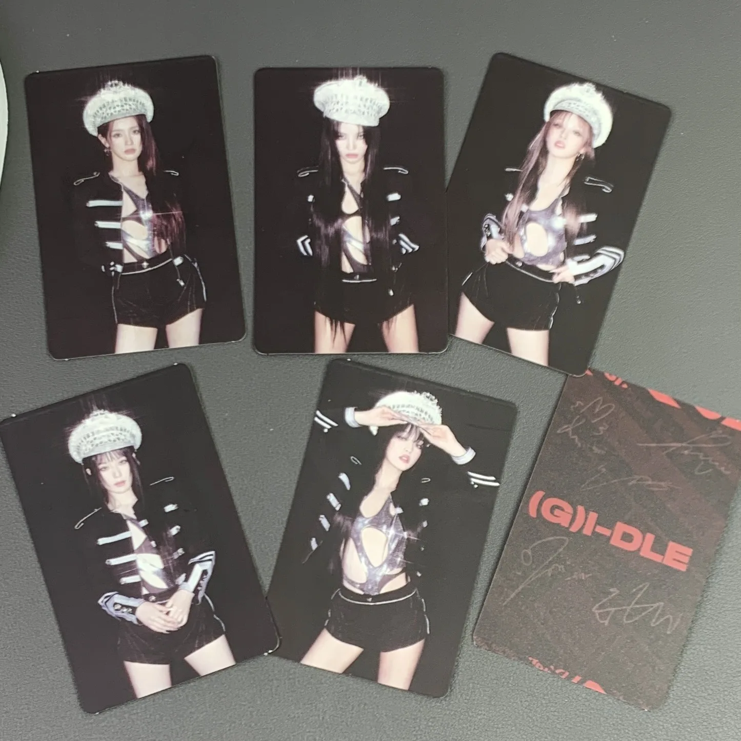 30 Celebrity Small Gidle Single Person High Appearance Cards, High-Definition And Exquisite Lomo Cards Around The Perimeter