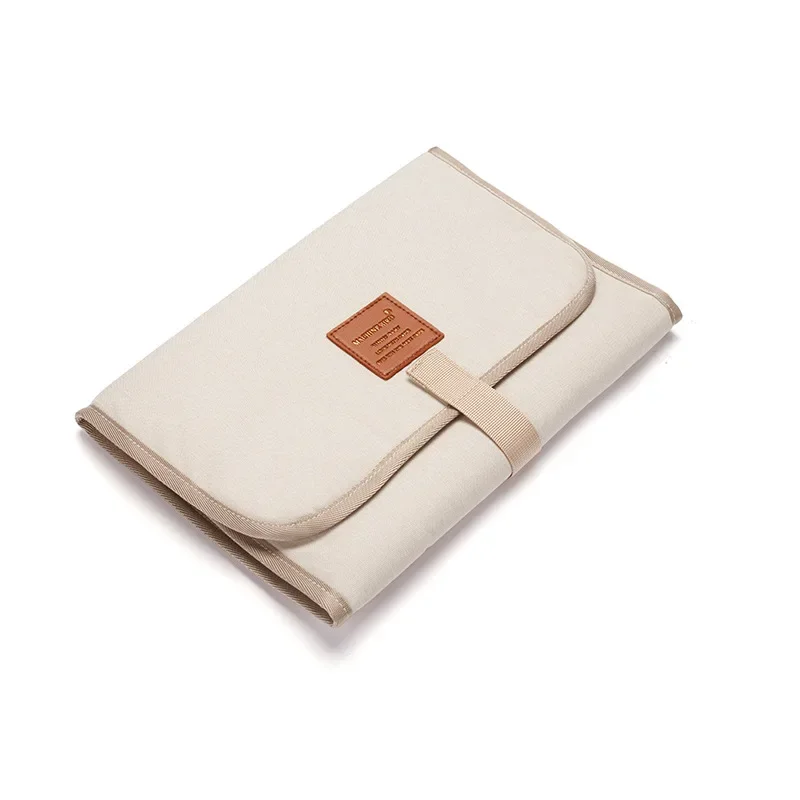 แผ่นผ้าอ้อมเด็กพับได้กันน้ำสำหรับรถเข็นเด็กแรกเกิดแบบพกพาสำหรับเปลี่ยนโต๊ะผ้าอ้อมเด็ก Oxford ทนทาน