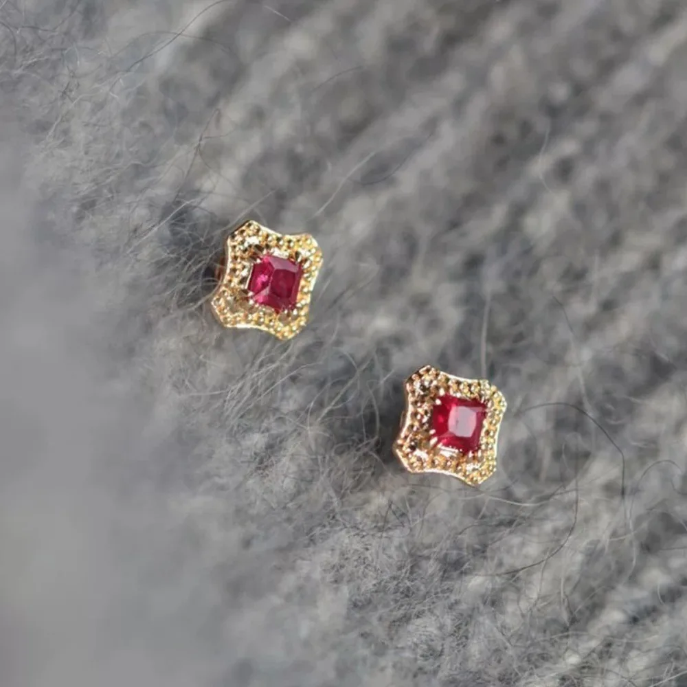 Temperament Luxury Gold Color Red Square Zircon 925 Sterling Silver Stud Earrings for Women Exquisite Party Jewelry Accessories