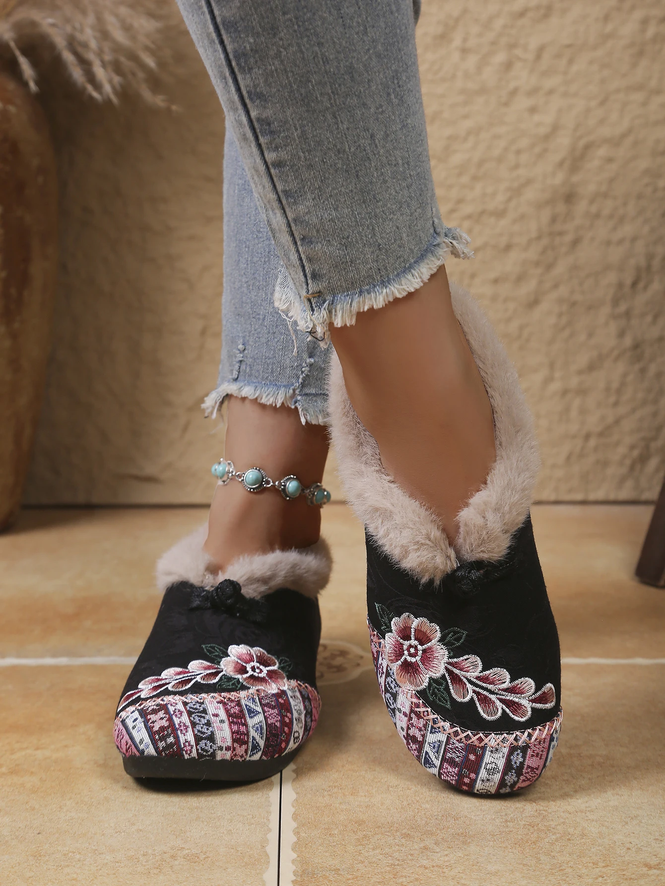 Damen Winterstiefeletten im chinesischen Stil, bestickt, aus Baumwolle, mit flauschigem Kragen, Fleece-gefüttert, zum Hineinschlüpfen, flach, rutschfest, warm, ethnische Freizeitschuhe – Detail 10