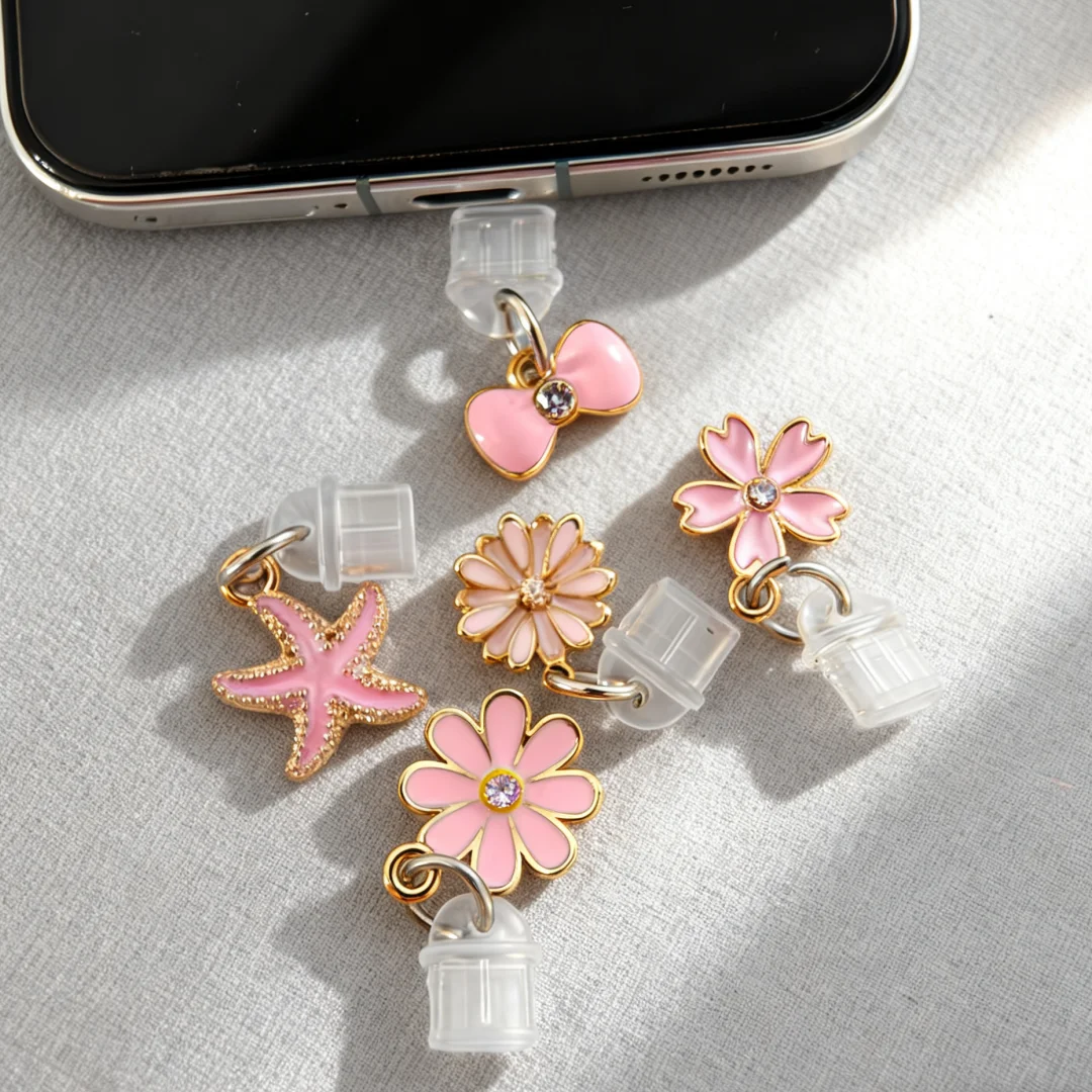 3 قطع عشوائية من سدادات غبار الهاتف الوردية متعددة الأشكال، بما في ذلك أزهار الكرز ونجم البحر والأقحوان وما إلى ذلك، إضافة حلاوة وأناقة على هاتفك، مجموعة ملحقات الهاتف الحلوة والأنيقة #2