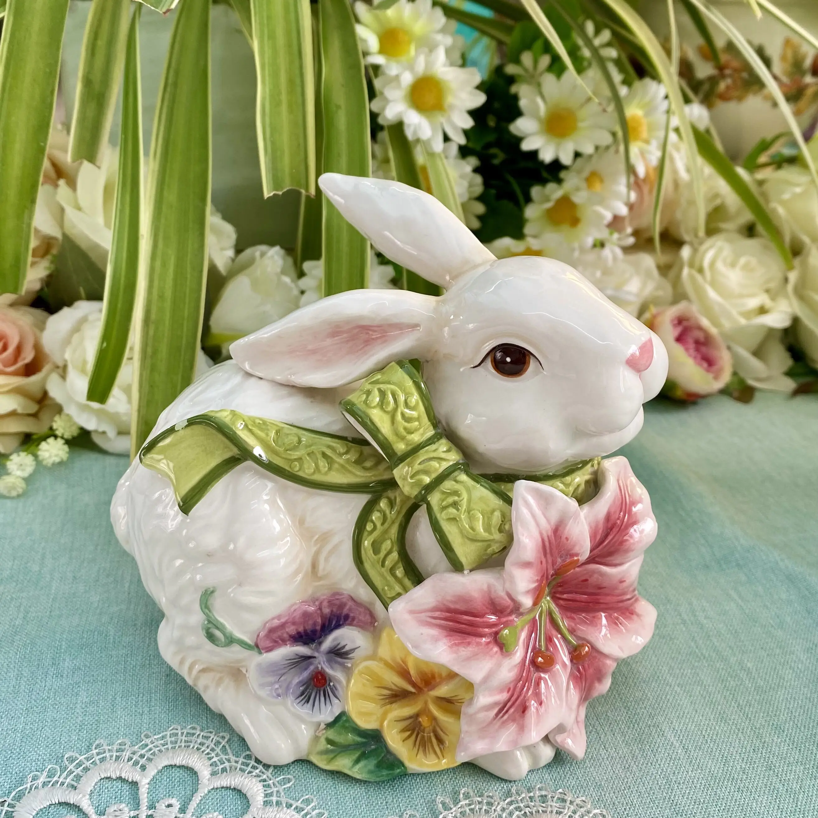 Lovely Garden Ceramic Lily Rabbit Sculpture, Home Decor Crafts, Wedding Gift, Living Room Ornament, Porcelain Animal Figurines