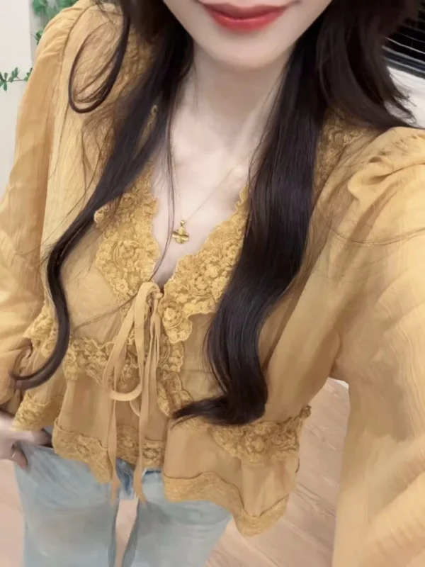 

Женская кружевная блузка больших размеров с поясом, длинным рукавом и V-образным вырезом, весенняя новинка, удобная, дышащая, в корейском стиле, свободного кроя, цветная