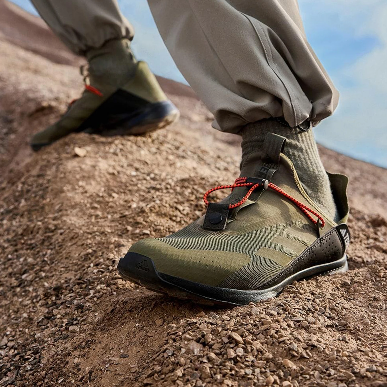 

adidas оригинальные новые мужские походные туфли без шнуровки IH6117