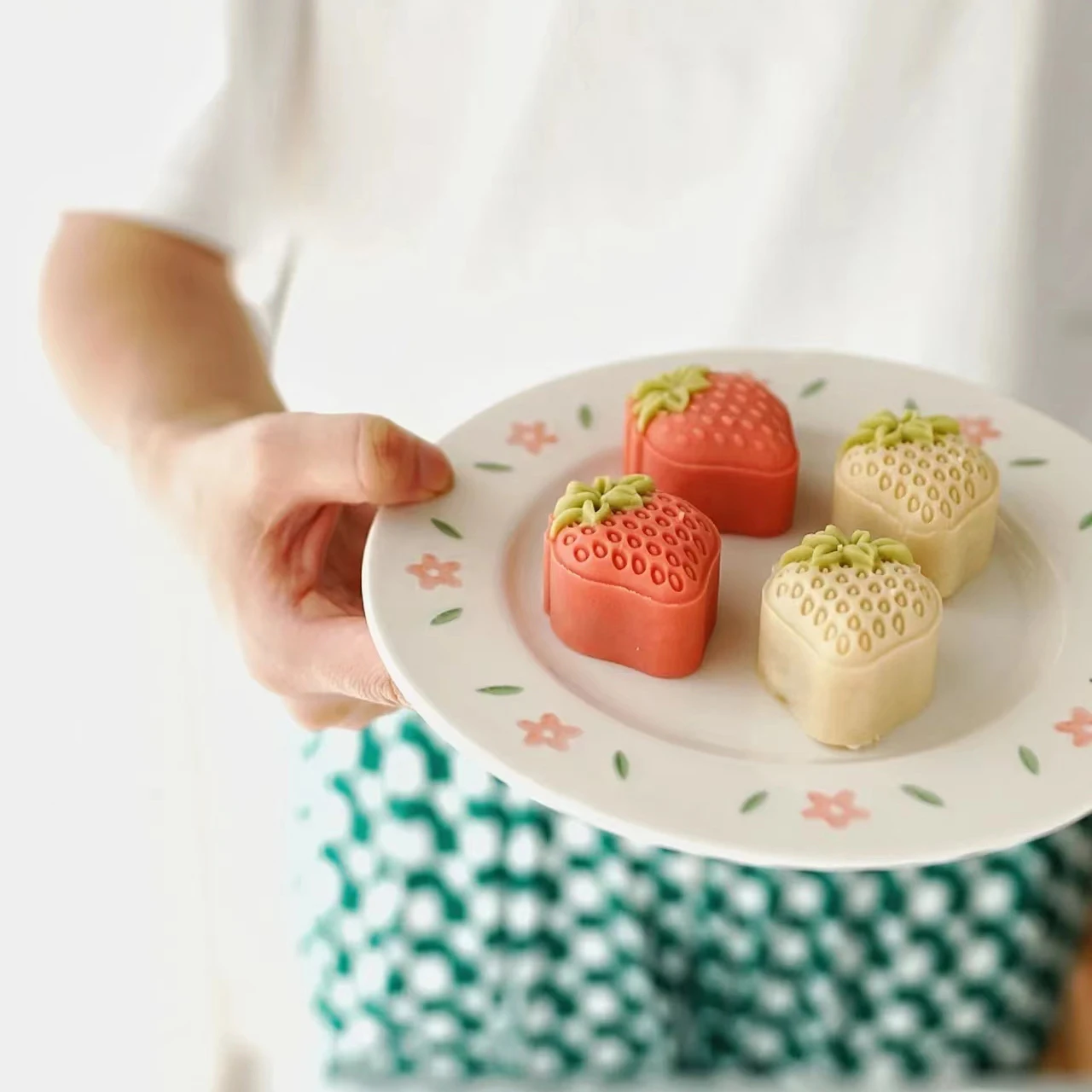 25g 50g Mini Mooncake Mould Strawberry Pattern Fruit Shape Cookie Pastry Stamp Creative Rice Cake Hand Pressed Mold DIY Dessert