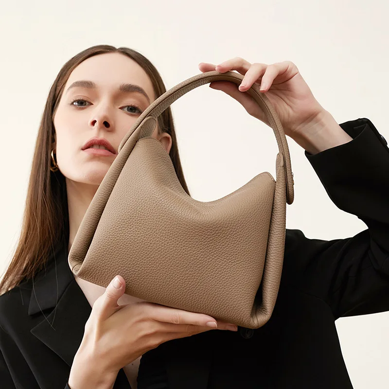 

2025 New Head layer Cowhide Versatile Soft Cigarette Box Bag, High end Handbag, Casual French Shoulder Crossbody Dumpling Bag