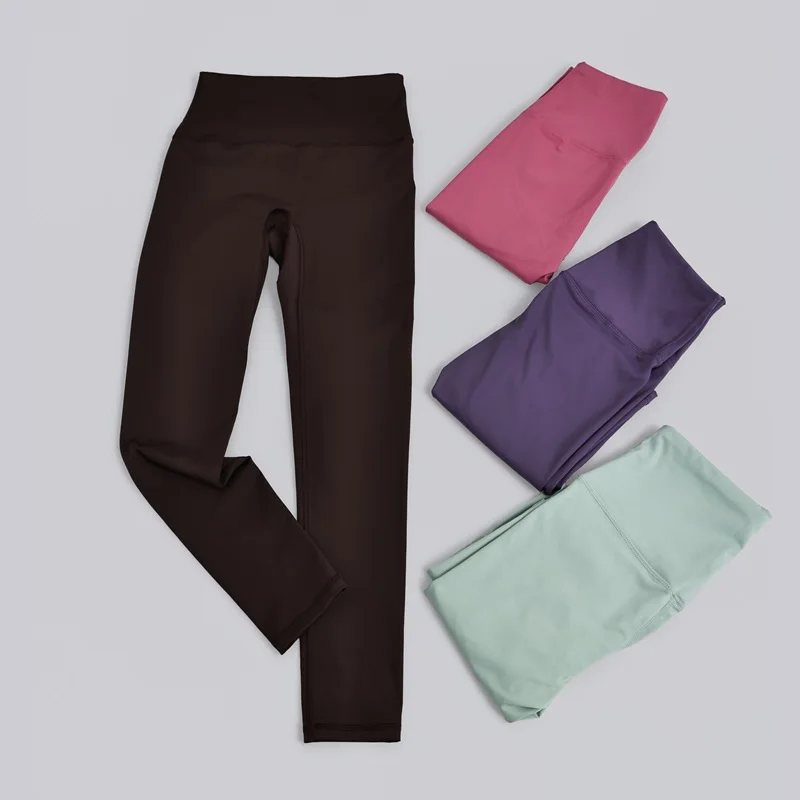 

2026 Summer Hot Selling Women's Yoga Pants Sports Tight Pants Cropped No T Line No Embarrassment Line Peach Hip Sexy Pants Y2K