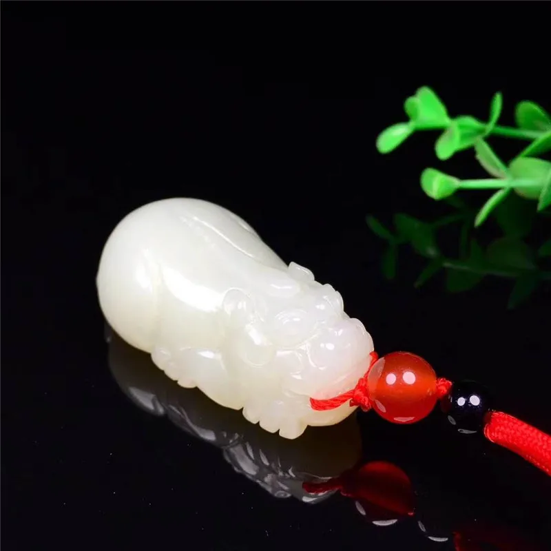 Guyunzhai pi xiu Hetian white jade pendant