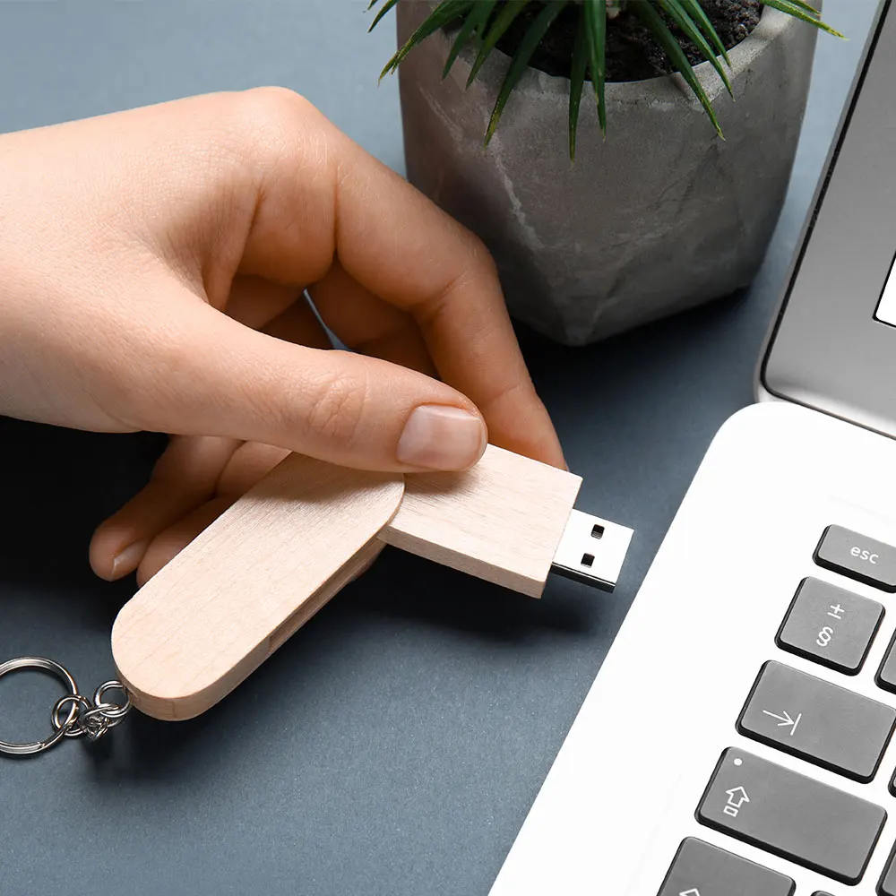 50개 로트 회전식 나무 USB 2.0 플래시 드라이브 128GB 무료 맞춤형 로고 펜 드라이브 64GB 메모리 스틱 창의적인 선물 32GB 16GB U 디스크