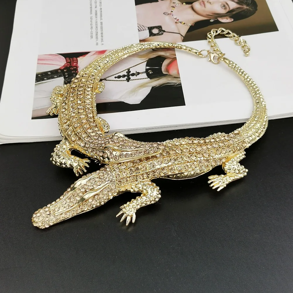 Punk Inlaid Full Rhinestone Big Crocodile Necklace For Women Statement Alloy Torque Collar Necklace Gold Color Fashion Jewelry