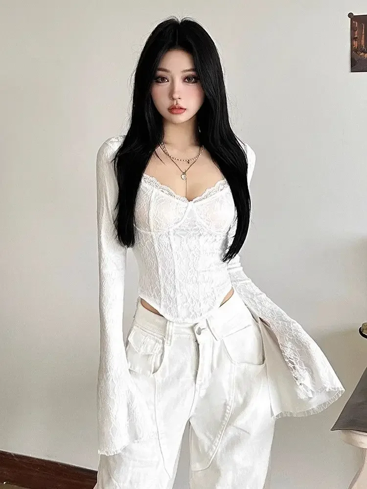 Camisetas dulces de encaje con cuello en V para chica picante americana, novedad de verano 2021, camiseta blanca que combina con todo, Top de cintura ajustada Irregular para mujer