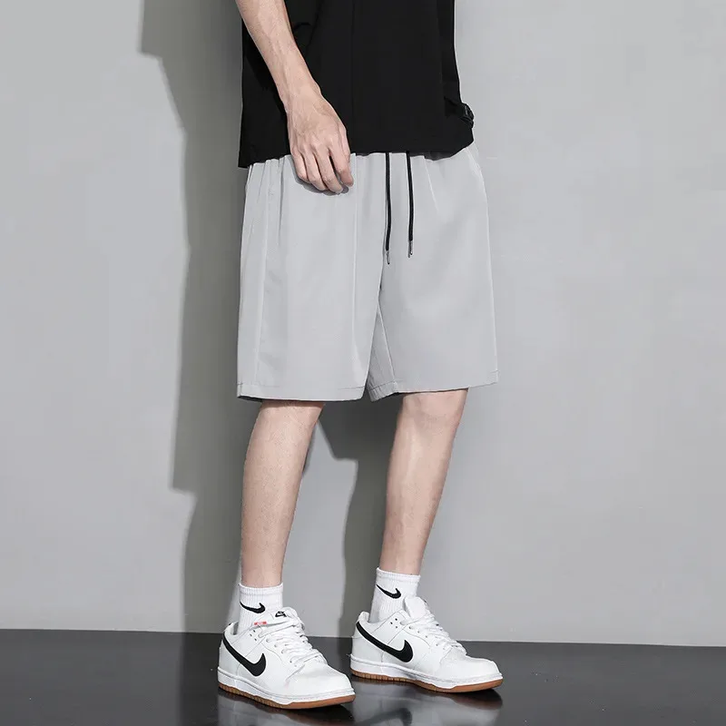Sommer-Sportshorts für Herren mit lockerer Passform und mittlerer Taille, leichte schwarze Eisseide, fünf Punkte