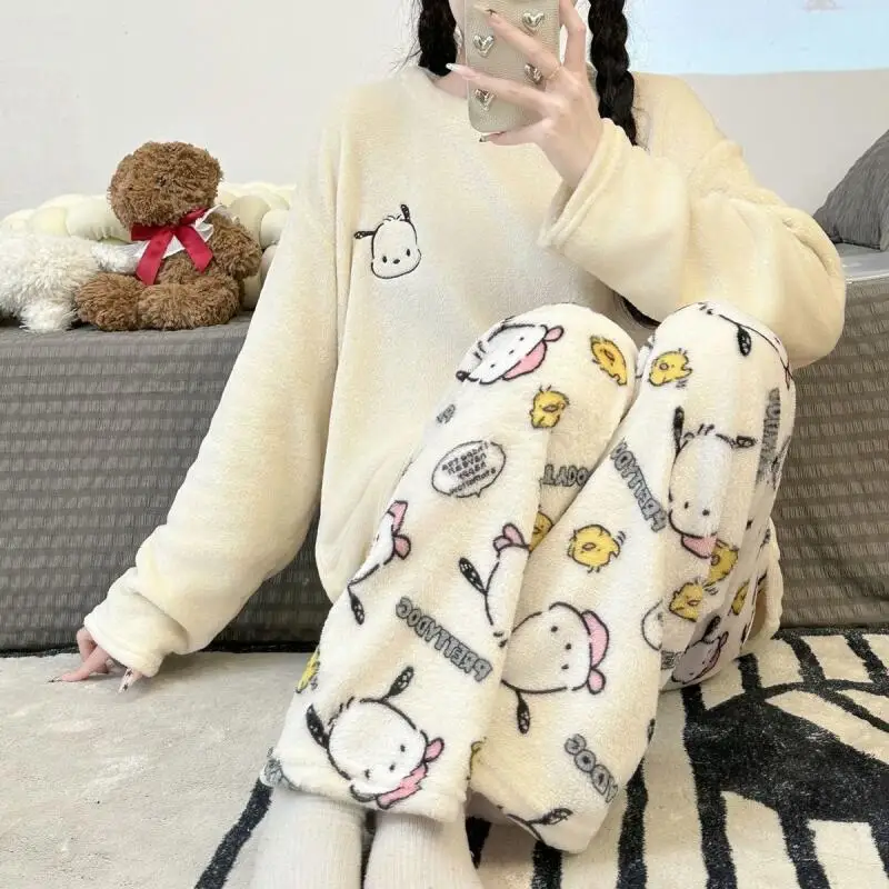 أطقم بيجامات نسائية من Sanrio Pochacco من الفلانيل ملابس نوم شتوية دافئة برسوم كارتونية كاواي بأكمام طويلة ملابس نوم ملابس منزلية جديدة