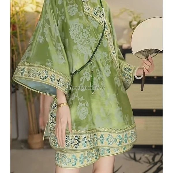 

Новый китайский комплект в ретро-стиле с цветочным принтом: свободный жаккардовый топ с широкими рукавами + шорты, комплект из 2 предметов в стиле чонсам для женщин, 2026 год.