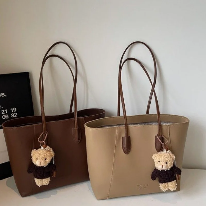 

Designer Leather Shoulder Bag for Ladies, Elegant and Timeless, Women Messenger Bag High-Quality Classic