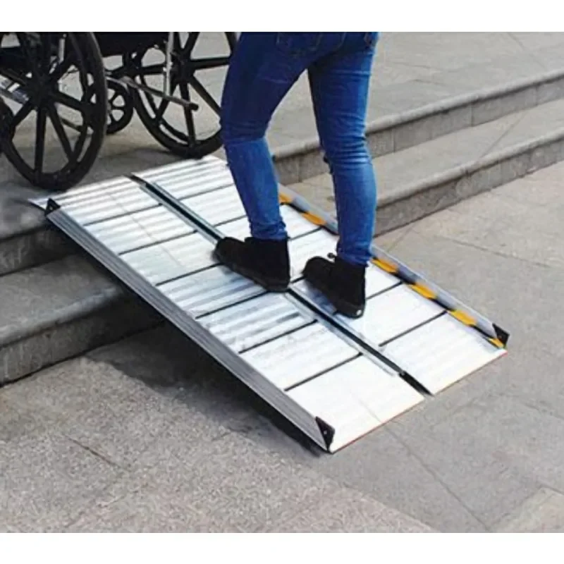 Hot Sale Small Ramp 0.56 * 0.75m Lightweight Silver Bi-fold Folding Aluminum Wheelchair Ramp Step Folding Ramp