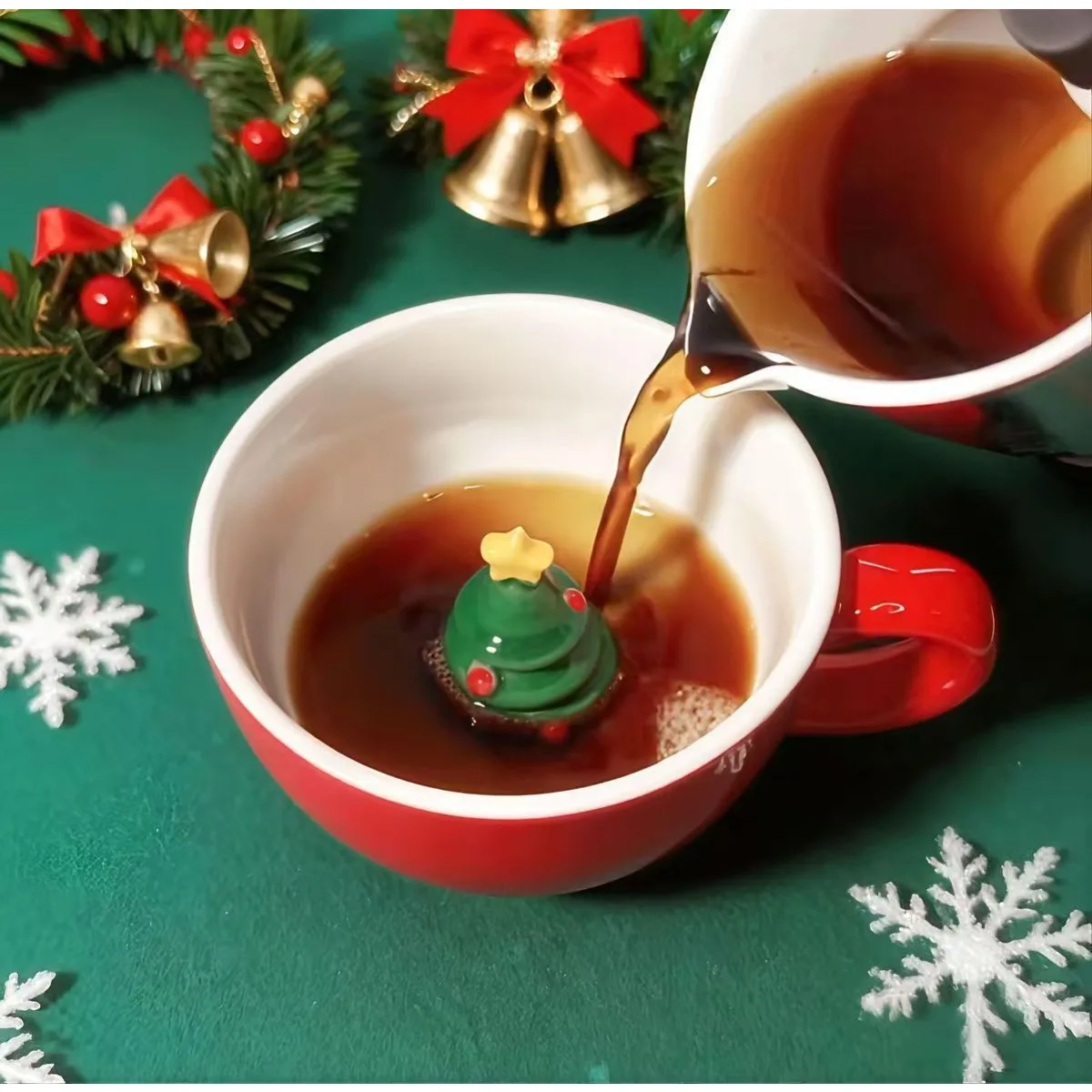 

Hand-Painted Christmas Ceramic Mug with Cute Inner Decoration，Food-Safe，Breakfast Cup，Festive Table Decor