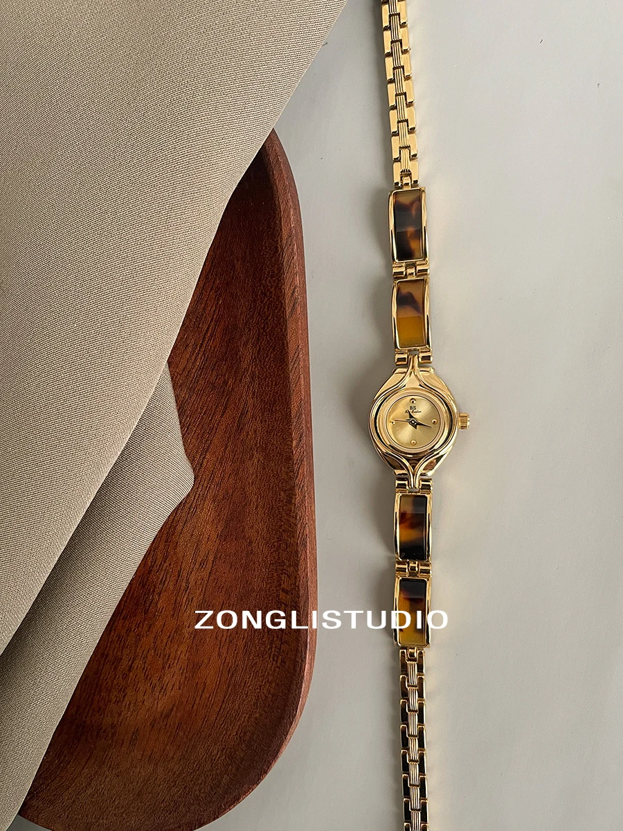 

Retro-Style Understated Luxury, High-End Amber Small Round Dial Bracelet Style New Women'S Watch, Clock Accessory, Women'S Gift.