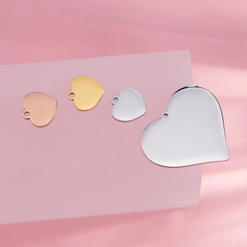 20 pz/lotto Acciaio Inossidabile Logo Personalizzato Cuore Tag Alto Lucido Personalizzato Cuore Logo Pendenti E Ciondoli Gioielli Fai Da Te Ciondolo A Cuore