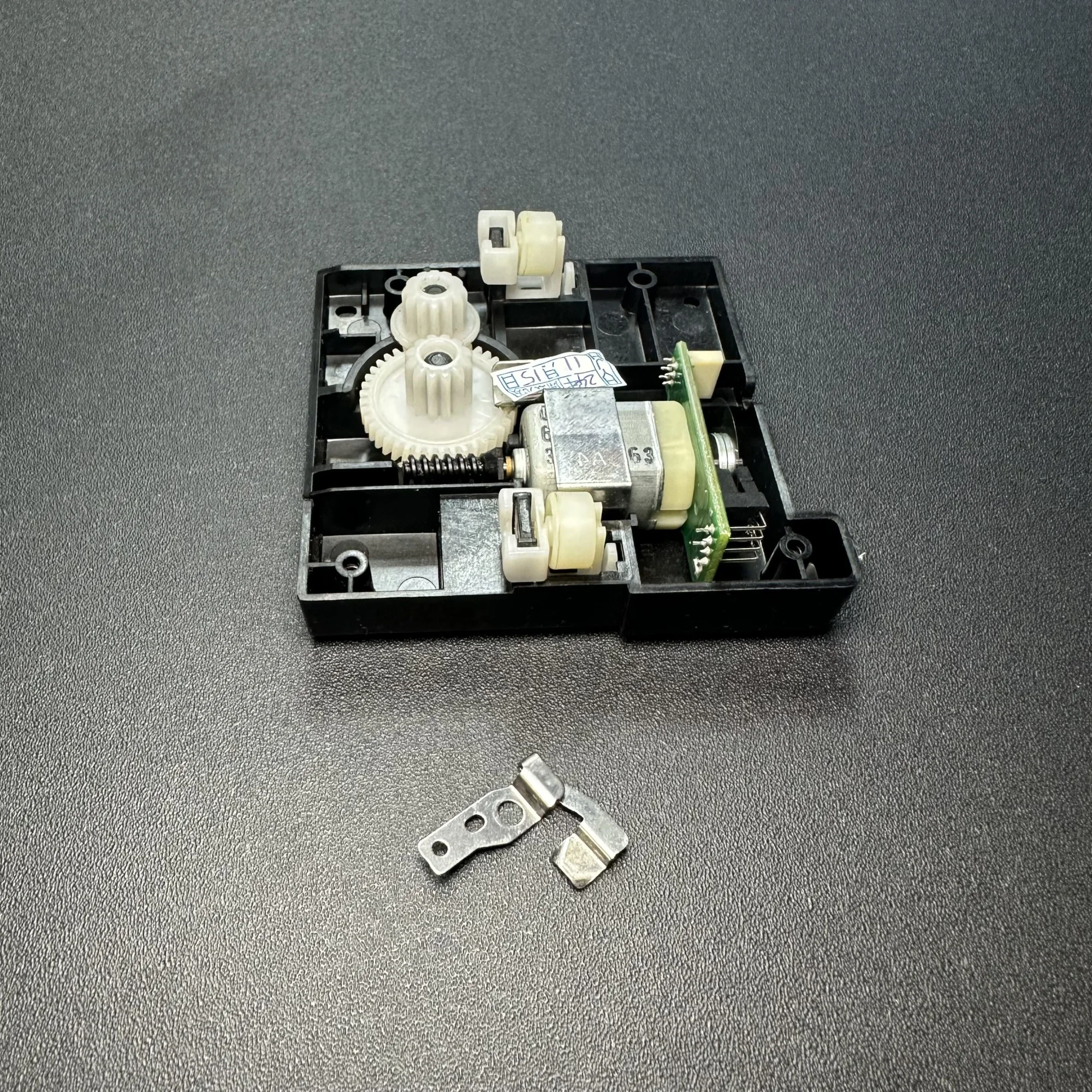 

CB376-67901 Кронштейн головки планшетного сканера в сборе CIS СЧЕТАНИЕ МОТОРА ПЕРЕДАЧА В СБОРЕ для HP Lase*1