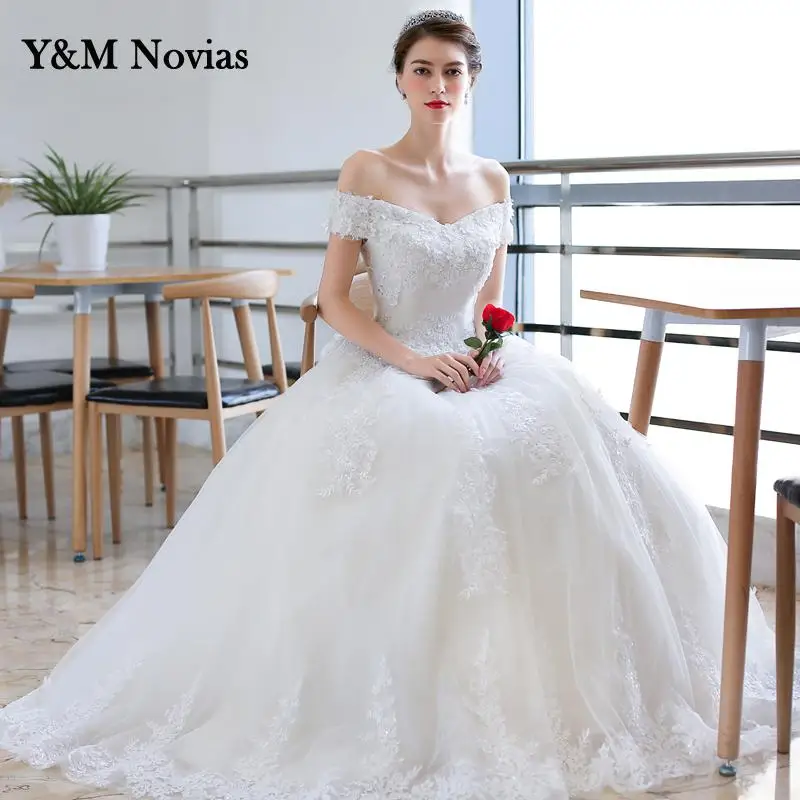 Y & m novias fora do ombro 3d flor frisada vestidos de casamento novo plus size marfim branco vestido de casamento laço bonito no pescoço estilo áfrica