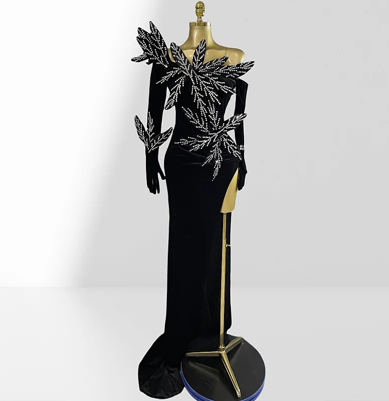 

Luxurious Rhinestone Flowers Black Velvet Floor Length Dress Graceful Woman Evening Dress Celebrity Birthday Party Outfit