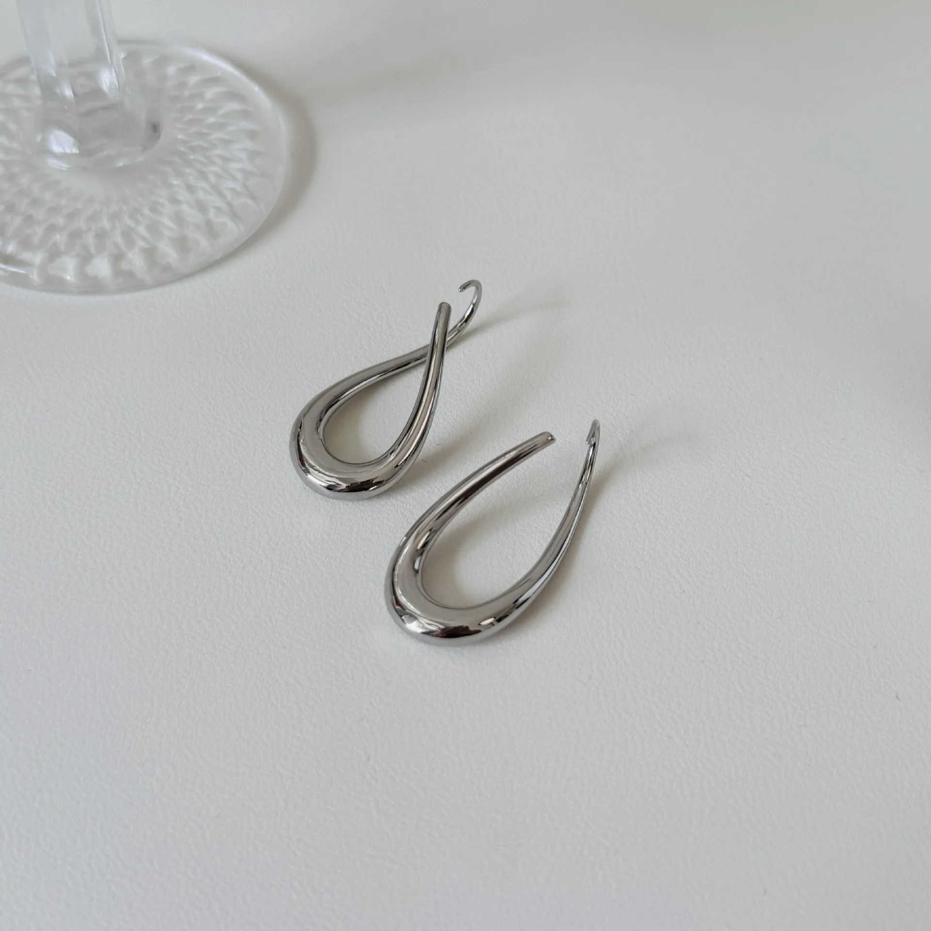 Vintage Geometric Metal Twisted Ear Cuff Clips Earrings for Women No Piercing Fake Cartilage Earclips Jewelry Accessories