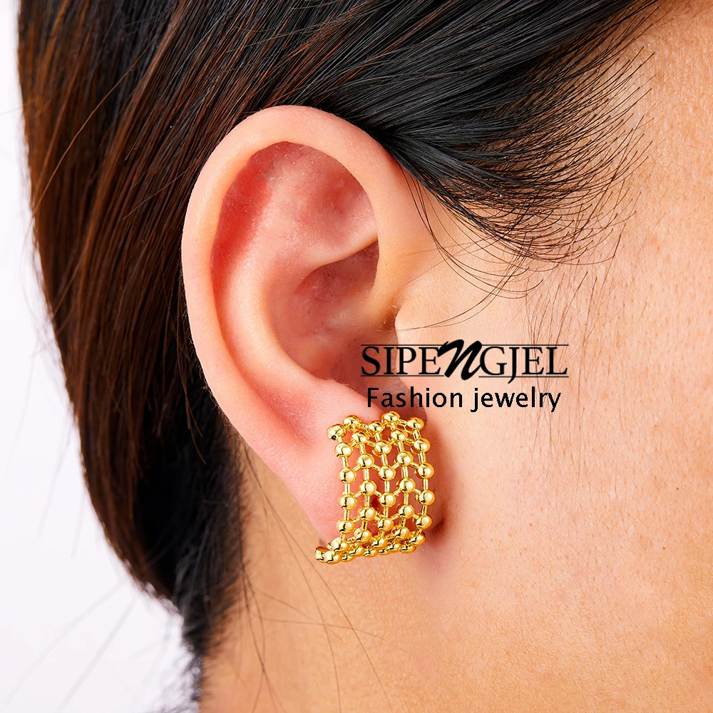 New Korean Geometric Hollow Chic Claws Stud Earrings for Women Gold Plated Modern Design Earrings Wedding Jewelry 2022