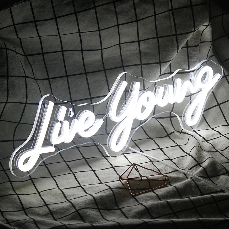 Live Young Neon Sigh Inspire Spirit Letter LED Lights Estetyczny wystrój pokoju na imprezę Wesele Dom Bar Wisząca lampa ścienna Prezent