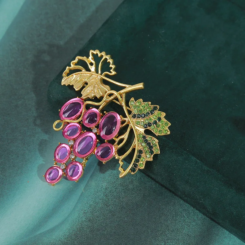 SKEDS Vintage Classic Women Men Grape Resin Stone Brooches Pins Unisex Retro Baroque Transparent Fruit Clothing Badges Buckle