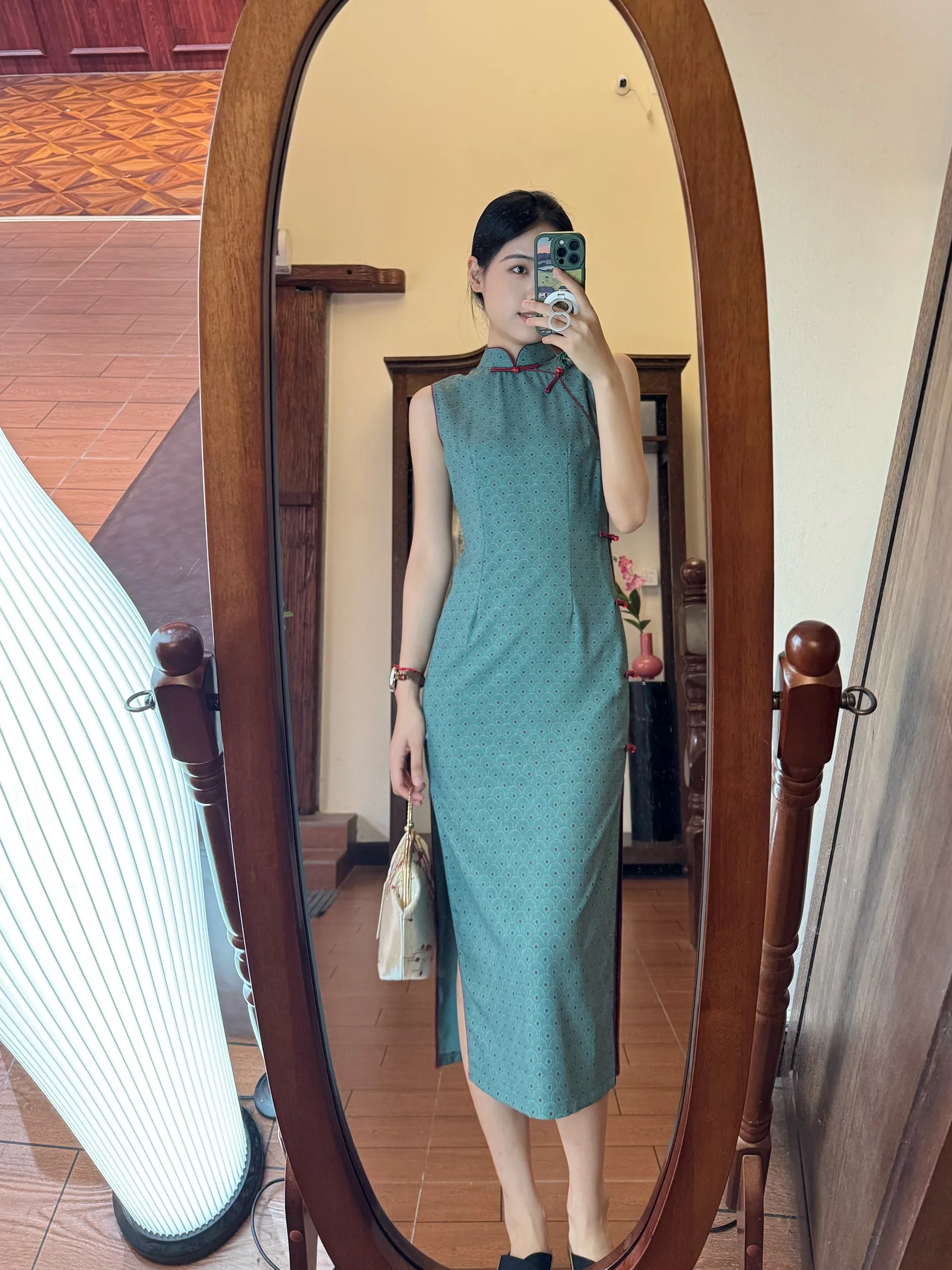 

Улучшенная версия Biluo: Однослойное шелковое платье-ципао без эластана, в ретро-стиле, с длинным рукавом, с цветочным узором, дышащее, повседневное.