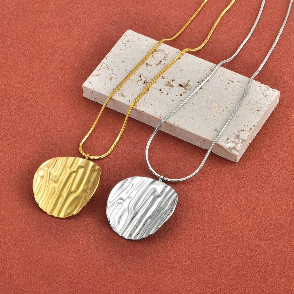 Lokaer Edelstahl-Halskette mit großem geometrischem rundem Anhänger für Damen, trendiger Schmuck, wasserdicht, Kleidungszubehör, N26023