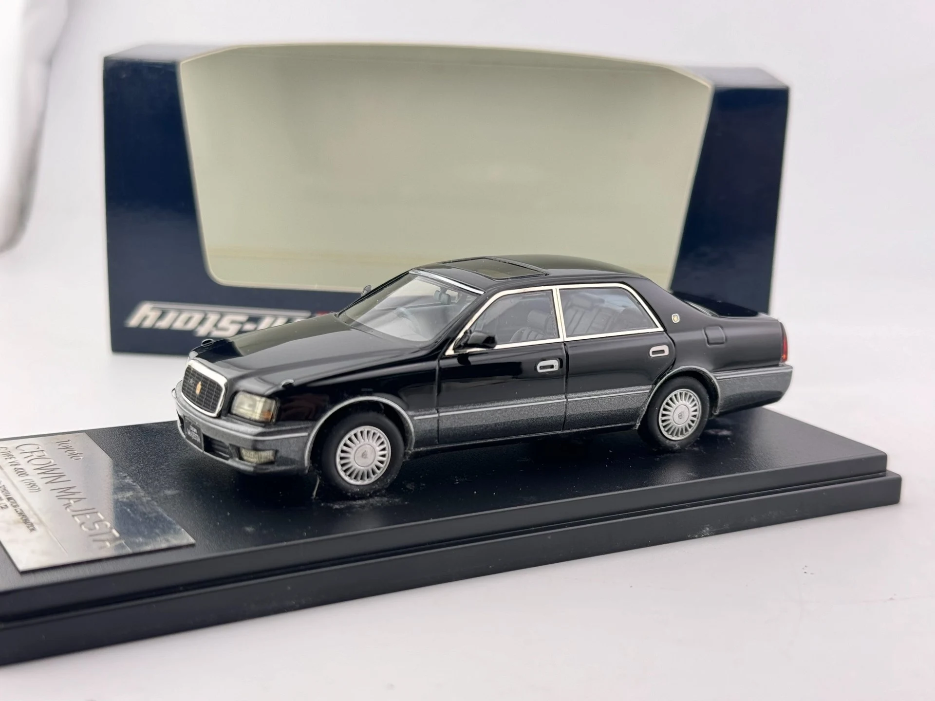 

Flaws Hi Story 1/43 Scale Subaru Traviq Resin Car Model