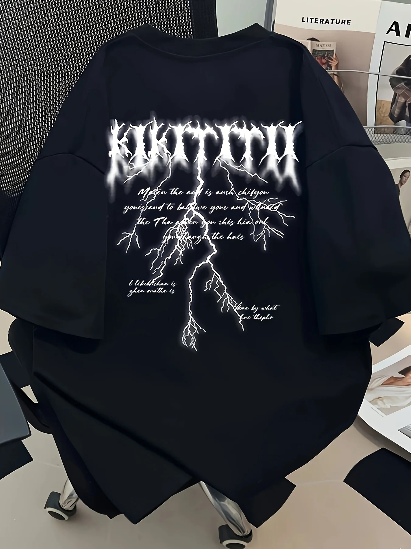 

Men's patterned T-shirt,white with black tree roots and text design,street casual daily top, machine-washable round neck T-shirt