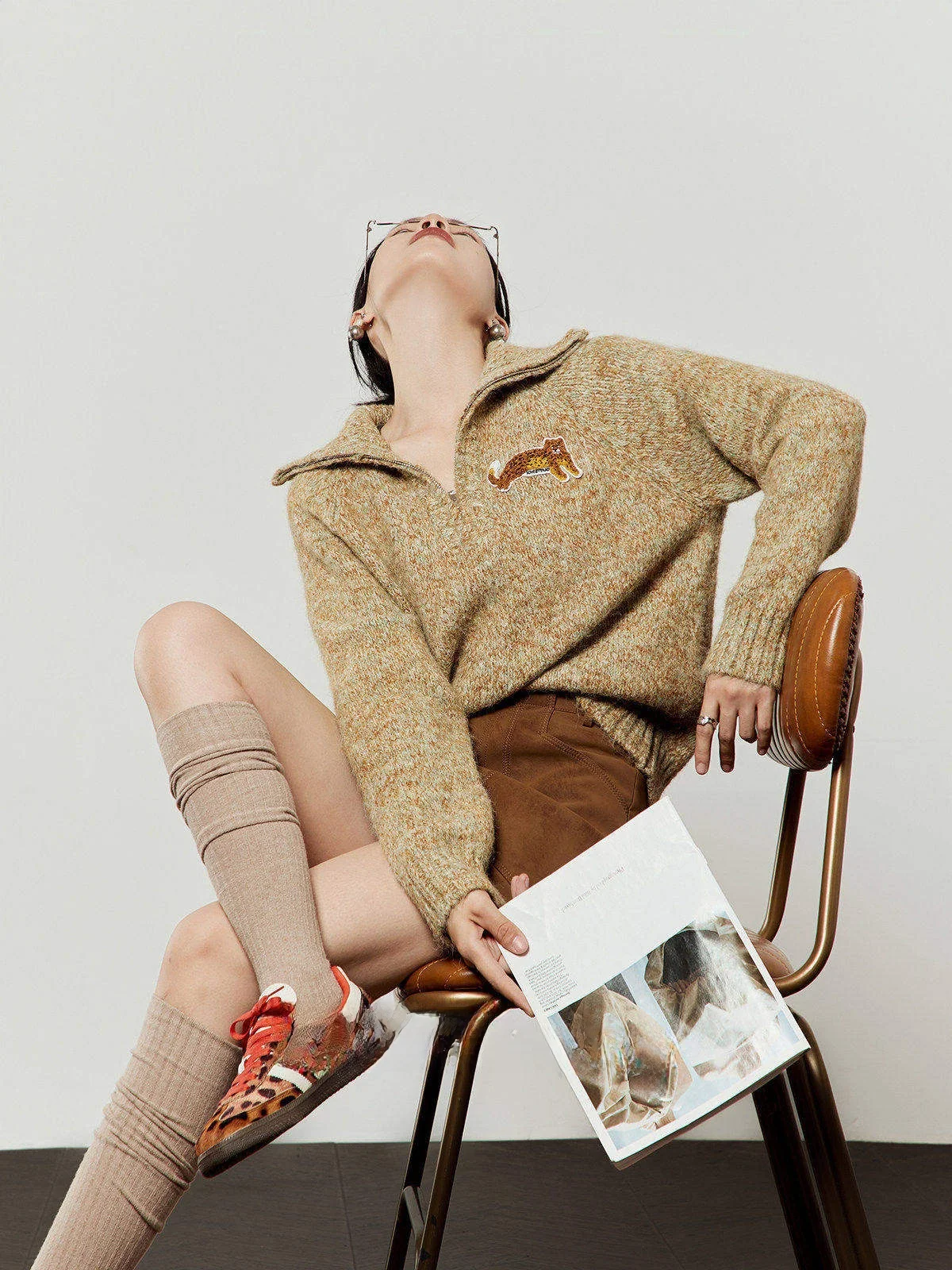 

Вязаный свитер женский, весна 2026, новинка, с воротником на молнии, повседневный, свободный крой, длинный рукав, винтажный стиль, модный топ