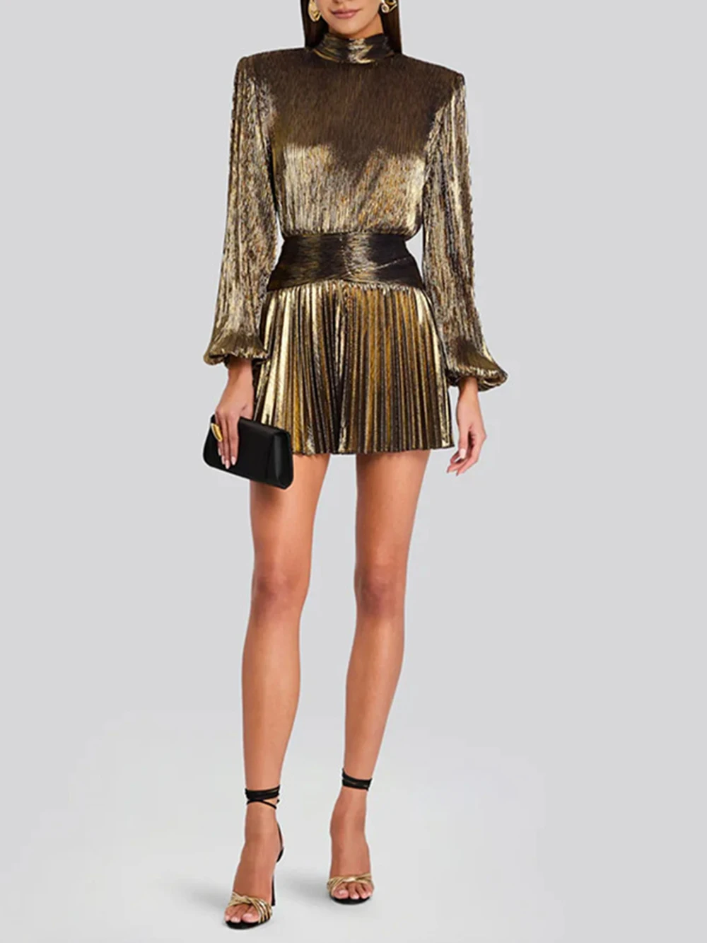 

Изысканное банкетное платье 2026 года: новинка с высоким воротом, длинными рукавами и плиссировкой на талии