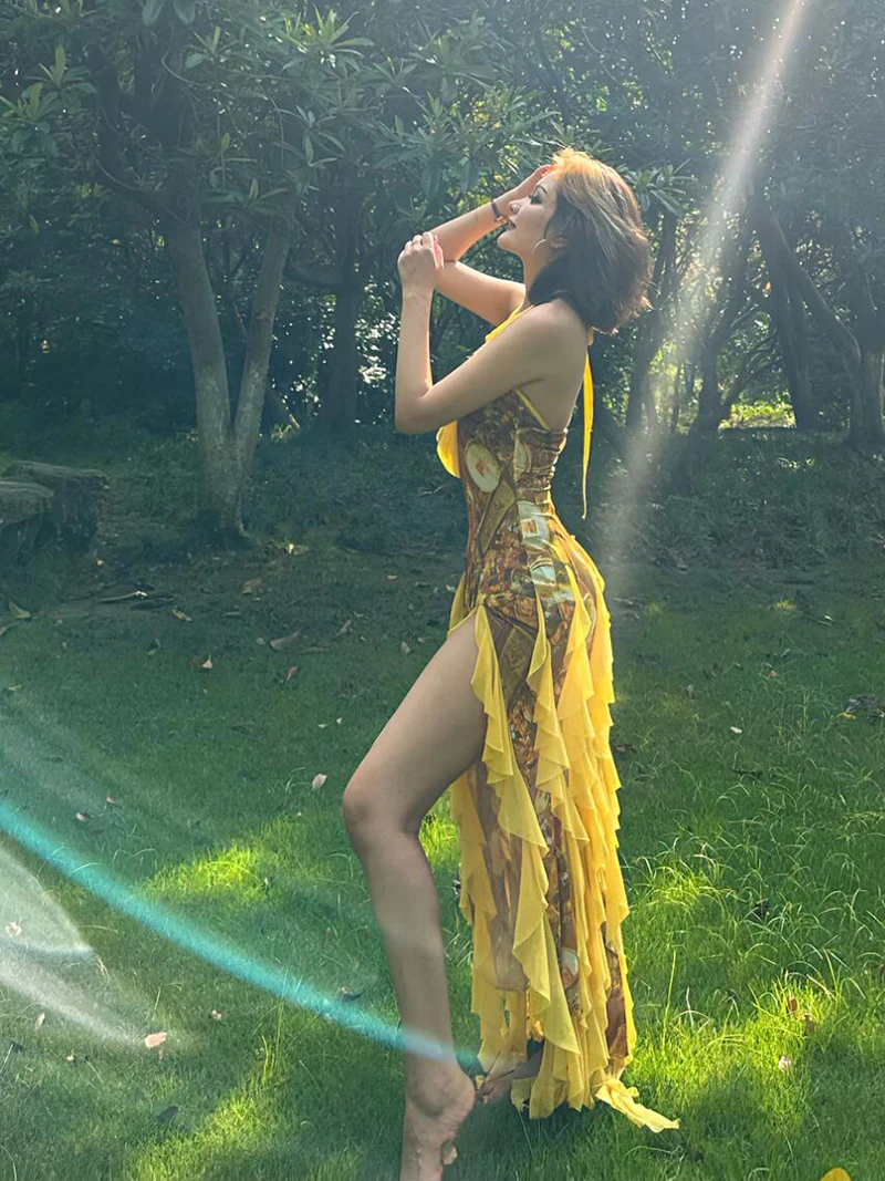 ReddaChic Abito lungo con frange e volant con spacco Altalena Estate Allover Monete d'oro Scollo a V Tie Up Halter Dress Boho Retro Abbigliamento donna