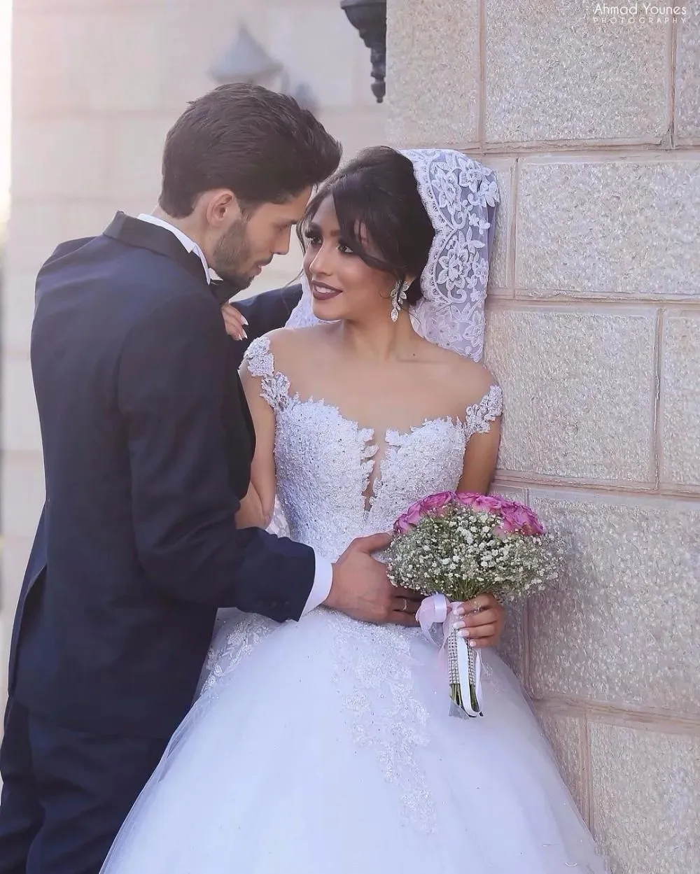 Robes de mariée arabes de Dubaï, dentelle de luxe, manches longues, appliques de cou transparent, train de cour, patients, quoi que ce soit pour la mariée, robe éducative