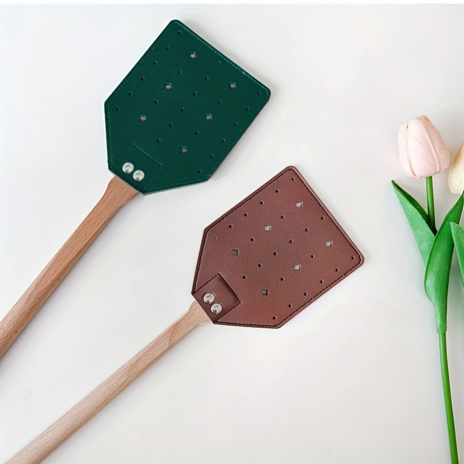 

1pc, Sturdy Leather Fly Swatter - Ultra-Durable Construction, Heavy-Duty Design, Ergonomic Wooden Handle for Comfortable Grip, E