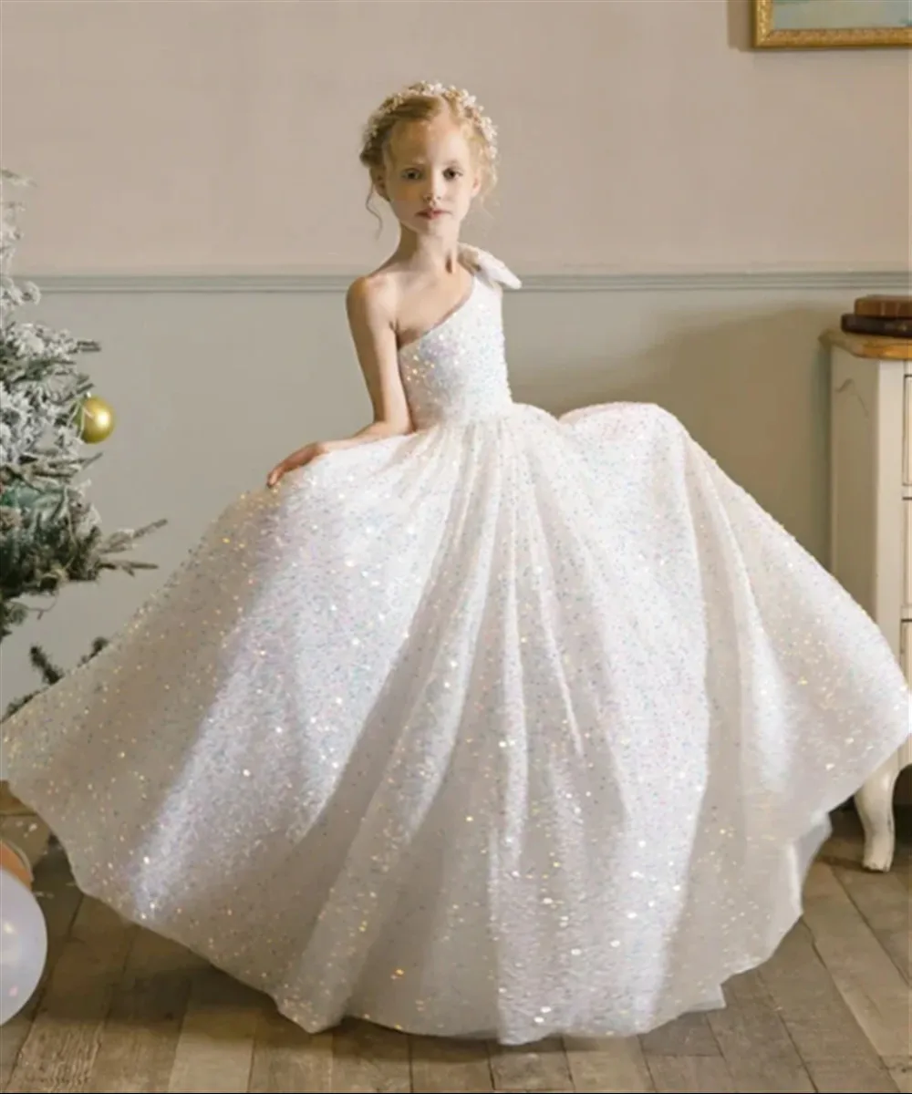 

Elegant White Flower Girl Wedding Dress Sequins One Shoulder Sleeveless With Bow Kids Birthday Party Holy Communion Banquet Gown